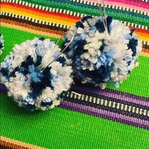 ⚡️⚡️⚡️LG Pom Pom earrings